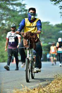 BIB: 
                            <button type="button" onclick="openModal(10124031)" class="btn btn-primary btn-sm float-right btn-popup" data-toggle="modal" data-target=".modal-high-quality">
                        <i class="fas fa-shopping-cart"></i> Add to Cart
                    </button>
                                            <button type="button" onclick="isThisMe(10124031, true)" class="btn btn-success btn-sm float-right btn-popup btn-isme hidden" data-toggle="tooltip" data-placement="bottom" title="นี่คือรูปของคุณใช่ไหม คลิกที่นี่เพื่อเอาเข้าอัลบั้ม">
                        <i class="fas fa-plus"></i> Add to album
                    </button>
                    <button type="button" onclick="isThisMe(10124031, false)" class="btn btn-warning btn-sm float-right btn-popup btn-isnotme hidden">
                        <i class="fas fa-ban"></i> Remove from album
                    </button>